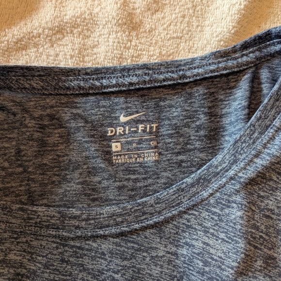 Nike Women's Blue Dri-FIT Top - Picture 3 of 3